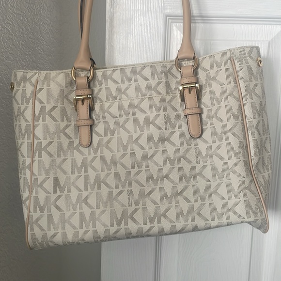 Michael Kors Bag - Picture 2 of 8